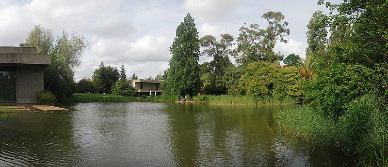 File:Gulbenkian April 2009-2.jpg