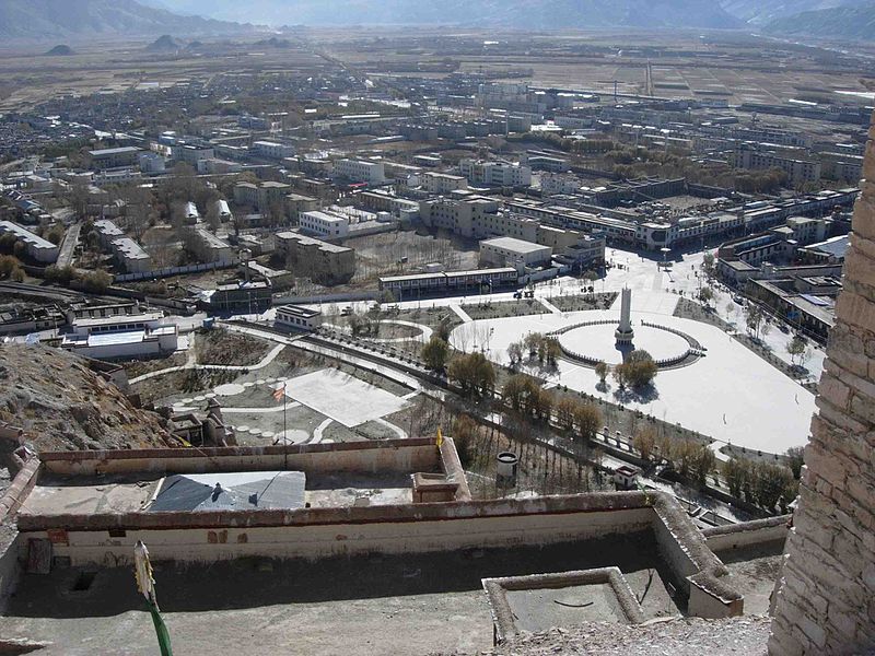 File:Gyantse Tibet.jpg