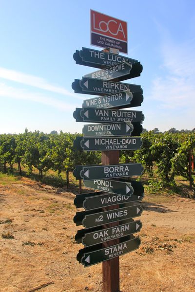 File:LodiWineSigns.jpg