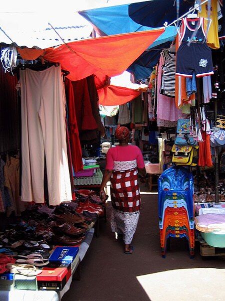 File:Marché-Mamoudzou-2.jpg