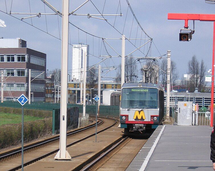 File:Metrostation Schenkel.jpg