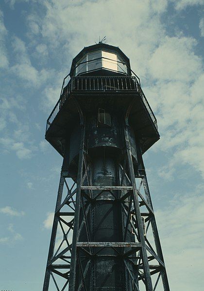 File:Mona Island Light.jpg