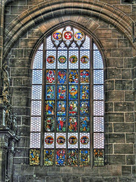 File:Nürnberg-(Lorenzkirche-Fenster-2)-damir-zg.jpg