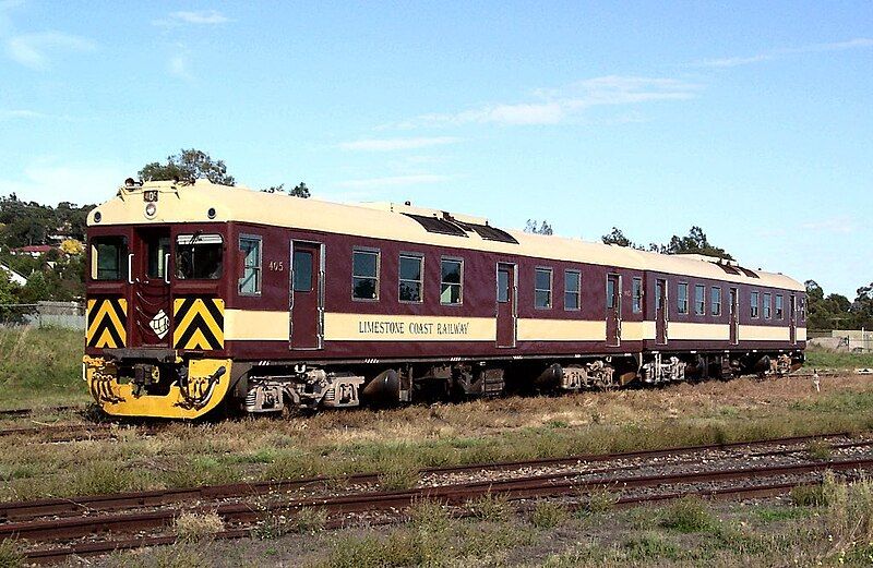 File:Redhen Railcar-South Australia-2003.jpg