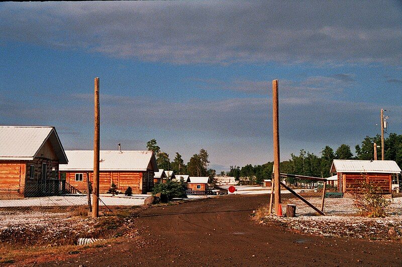 File:Saik'uz cabins.jpg