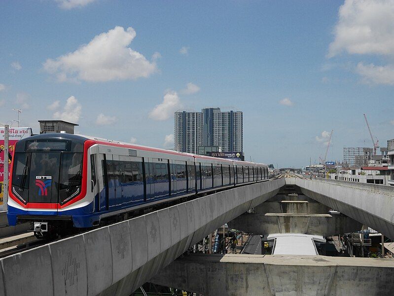 File:Samrong Station,Samutprakan (4).jpg