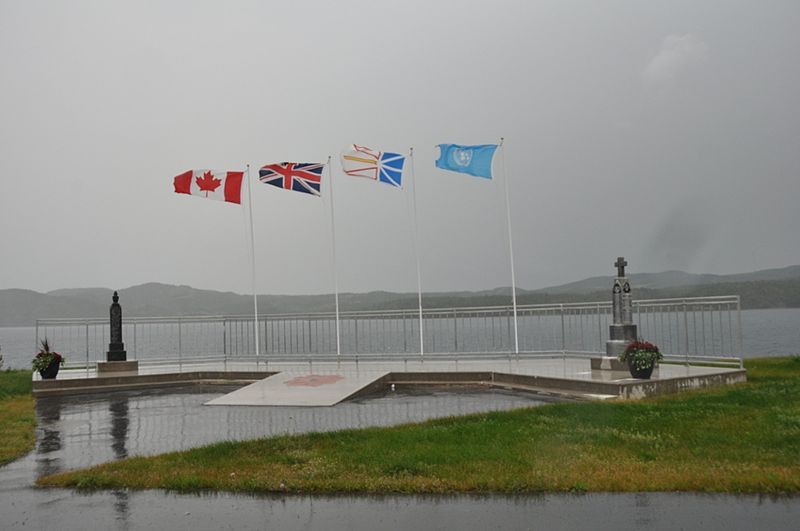 File:SunnysideNL WarMemorial.JPG