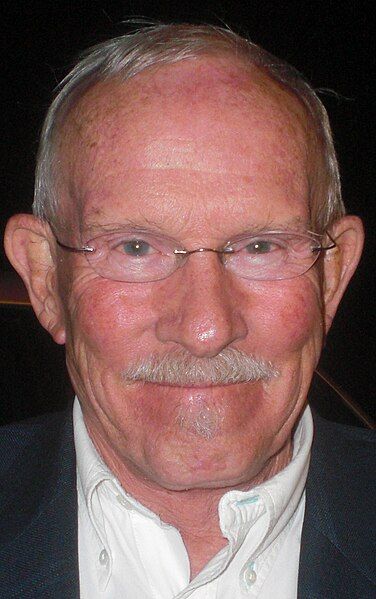 File:Tom-smothers-2011.jpg