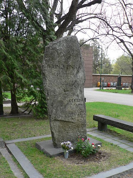 File:Väinö Linna's grave.jpg