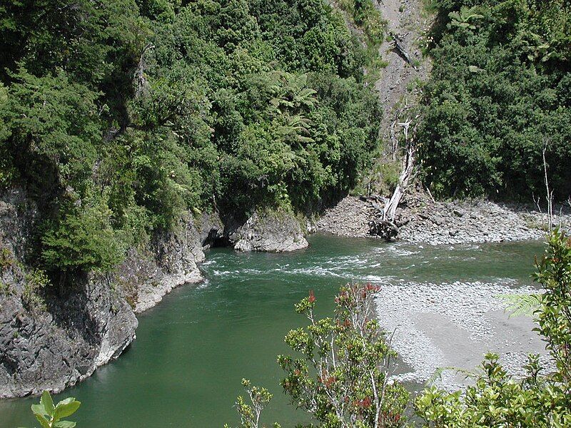 File:Waiohine River.jpg