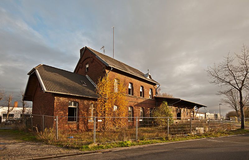 File:Bahnhof Dremmen 1.jpg