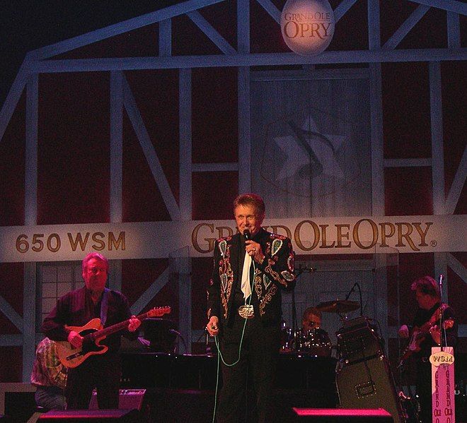 File:Bill Anderson-Opry.jpg