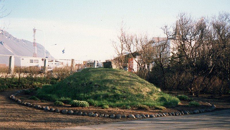 File:BorgarnesSkallagr.Grave.jpg