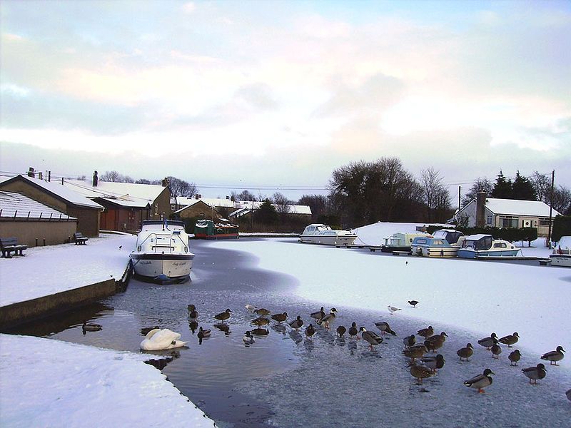 File:Carnforth Canal.jpg