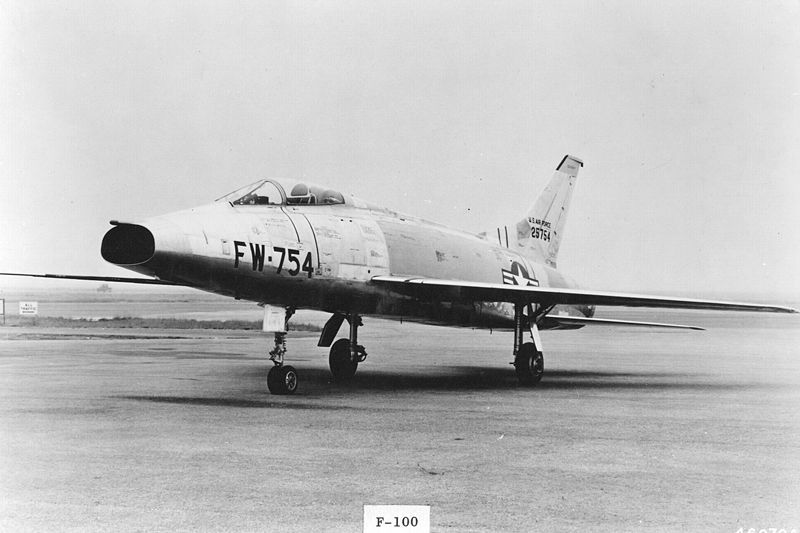 File:F-100.jpg