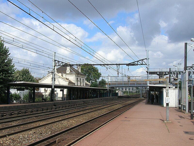 File:Gare Ivry-sur-Seine.JPG