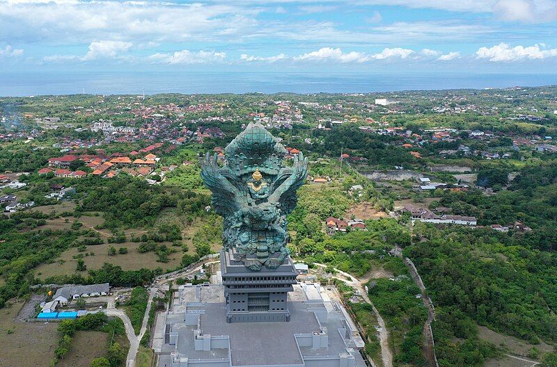 File:Garuda-Wisnu-Kencana-Statue.jpg