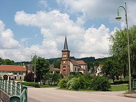 The church and surroundings in Hurbache