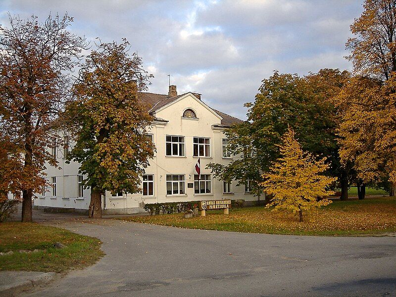 File:Kroņauces skola.jpg