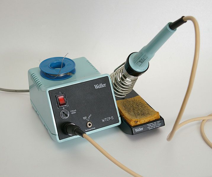 File:Loetstation Weller WTCP-S.jpg