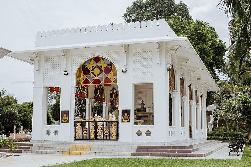 File:Makam Diraja Klang.jpg