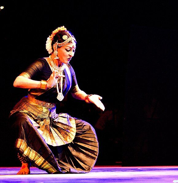 File:Mallika-sarabhai-during-performance-saarang-2011-iit-madras.jpg