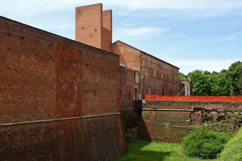 File:Novara Castello fronte.jpg