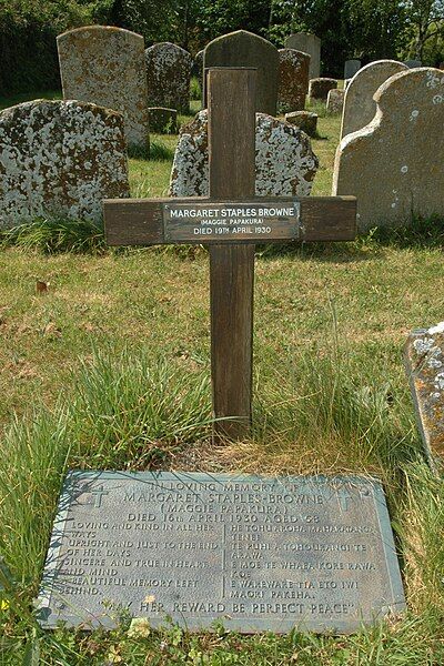 File:Oddington StAndrew BrowneGrave.JPG