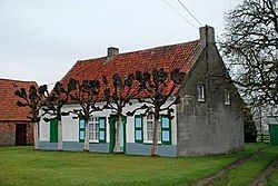 A heritage farmhouse in Oosteeklo