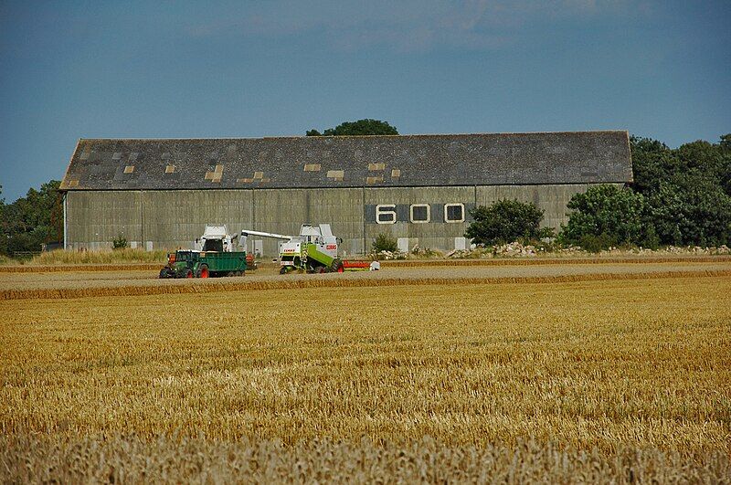 File:RAF Spilsby Hangar.jpg