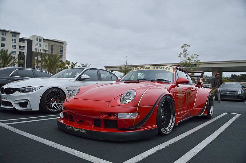 File:Red RWB 993.jpg