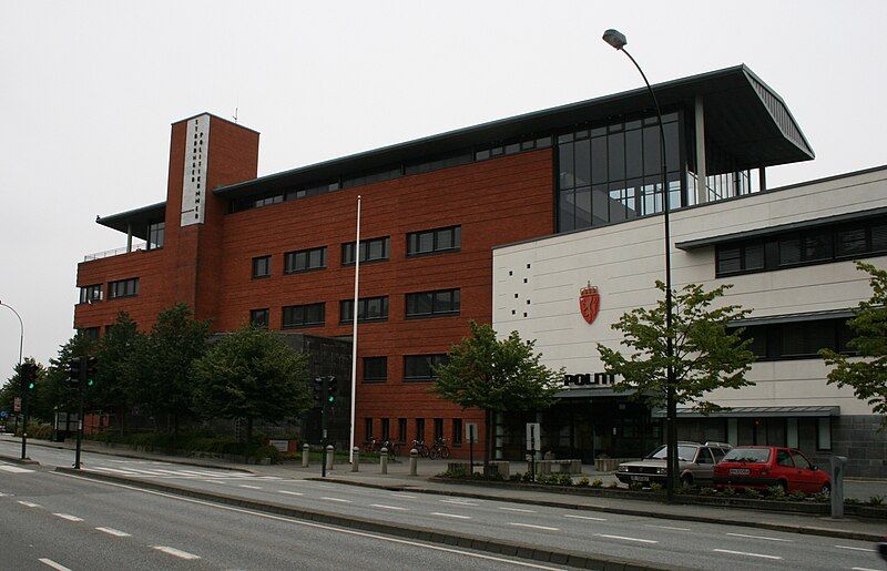 File:Stavanger politistasjon.jpg