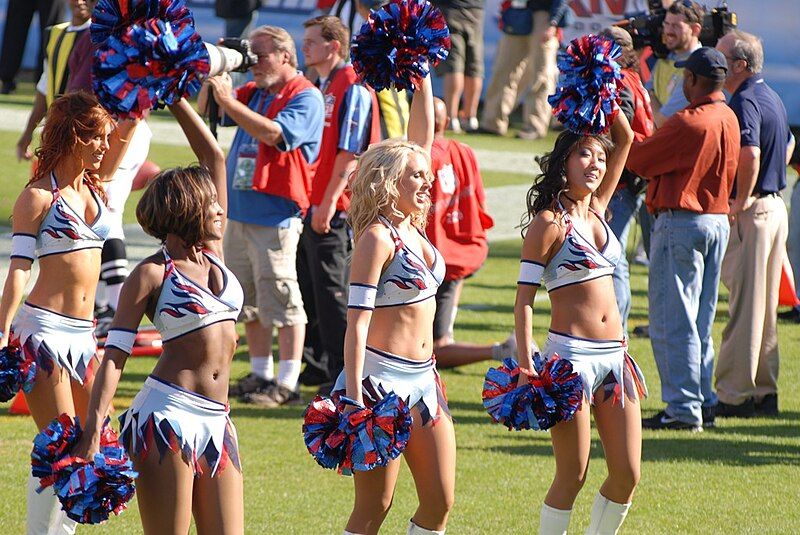 File:Titans-Cheerleaders-LPField-vsPackers-Nov-2-08.jpg