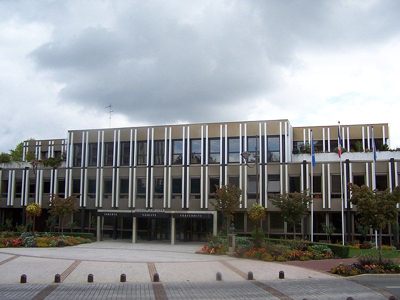 File:Vélizy-Villacoublay Mairie.JPG