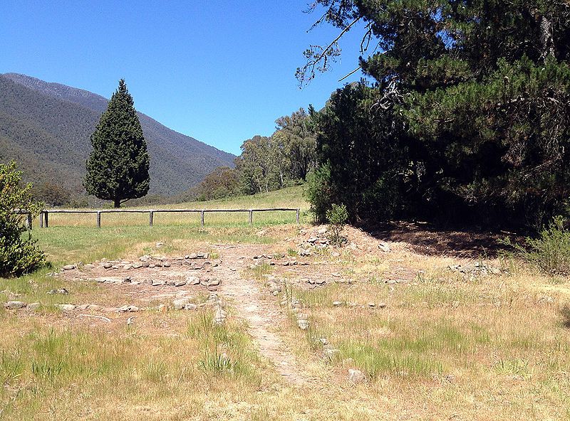 File:Wonnangatta Homestead Remains.jpg