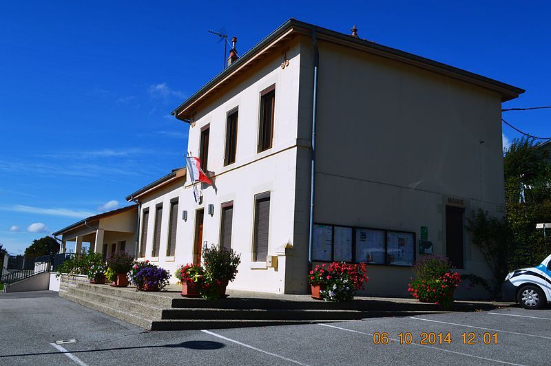 File:Arzay Mairie.JPG