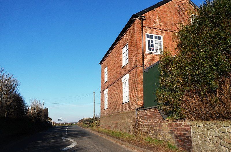 File:Bank House, Hatherton.jpg