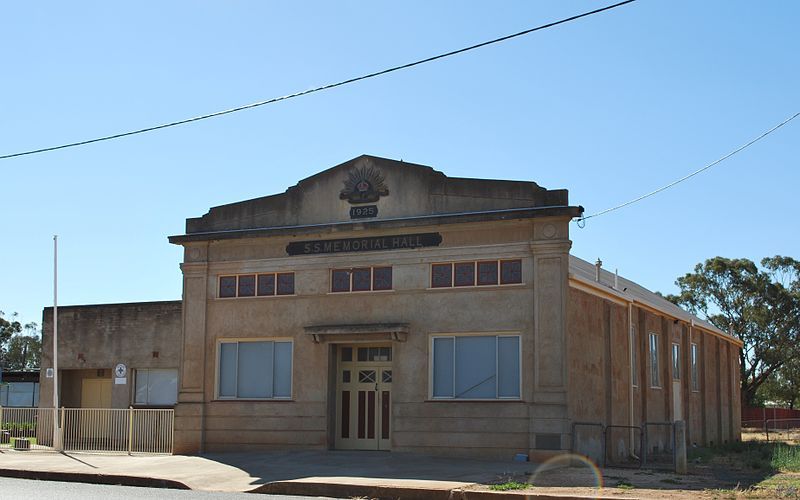 File:BoreeCreekSoldiersMemorialHall.JPG