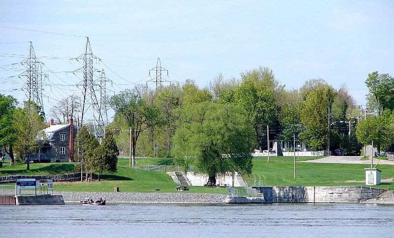 File:Carillon Canal.JPG