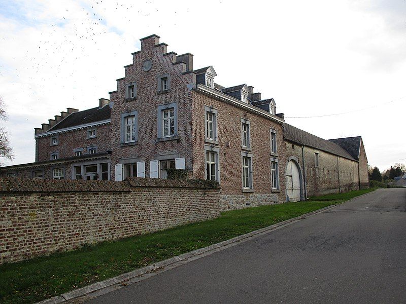 File:Chateau-ferme Heptia Ville-en-Hesbaye.jpg