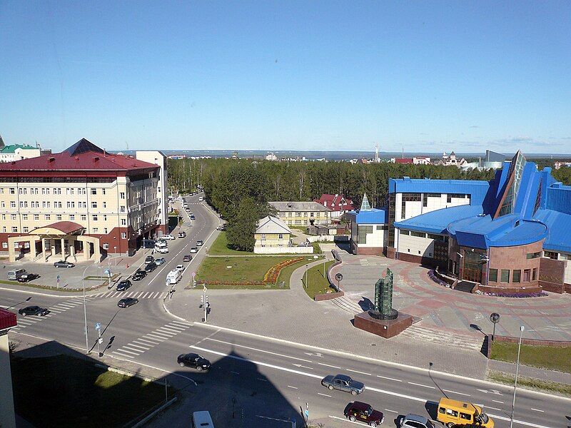 File:Chekhova Street Khanty-Mansiysk.jpg