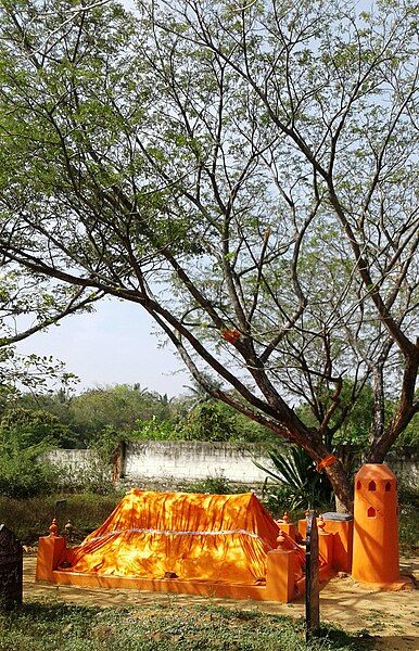 File:Dargah in Srirangapatna.jpg