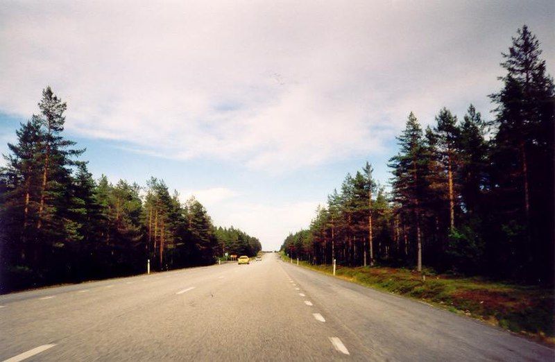 File:E4 landsväg.jpg