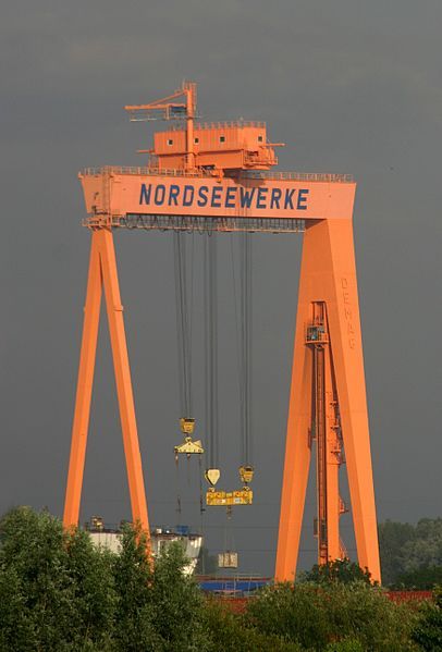 File:EmdenNordseewerkeBockkran retouched.jpg