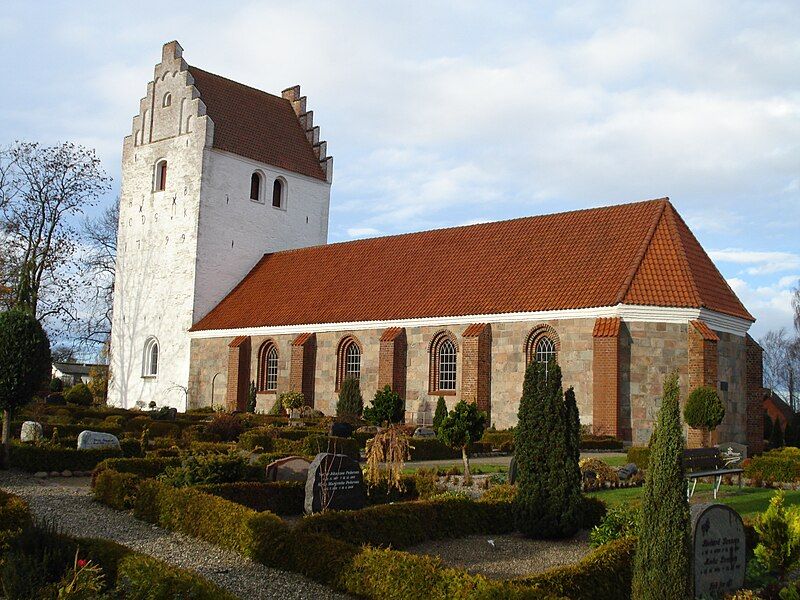 File:Glesborg Kirke01.jpg