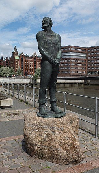 File:Hamburg Störtebeker Statue.jpg