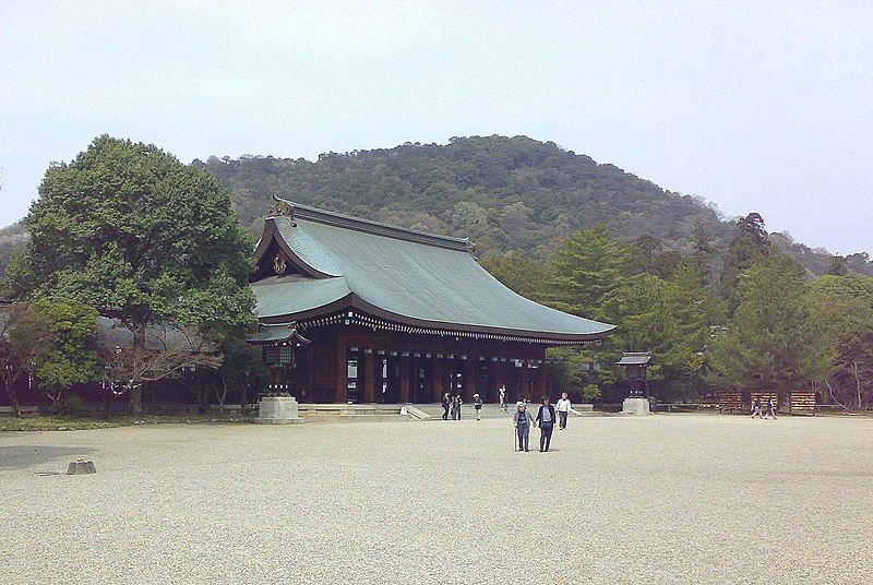 File:Kashihara-jingū, Ge-haiden 01.jpg