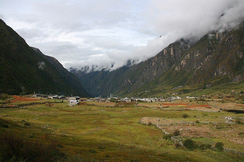 File:Langtang village.jpg