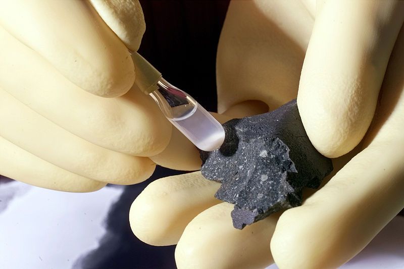 File:Murchison-meteorite-ANL.jpg