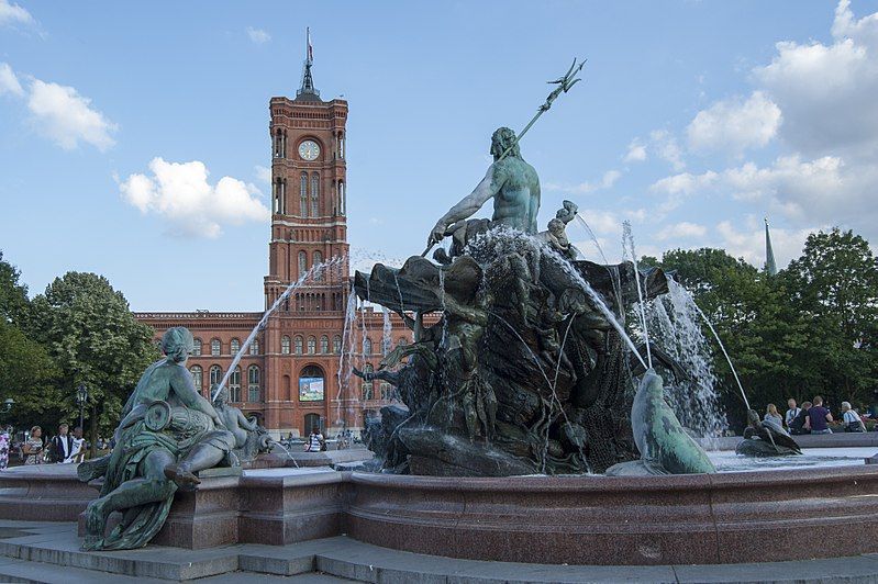 File:Neptun-Brunnen-Rotes-Rathaus-Alexanderplatz-Berlin.jpg